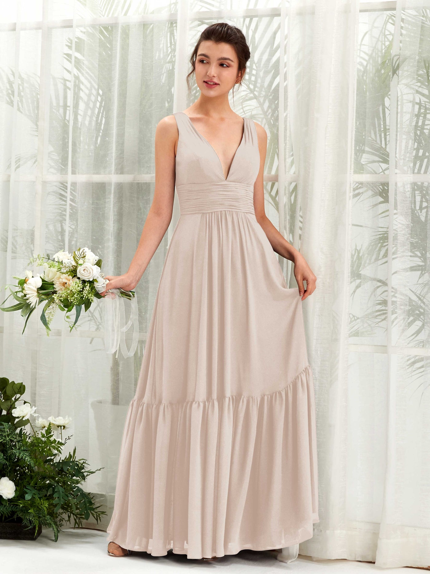 Carlyna Vestido de línea A escote en V hasta el suelo dama de honor Champán #color_champ-n