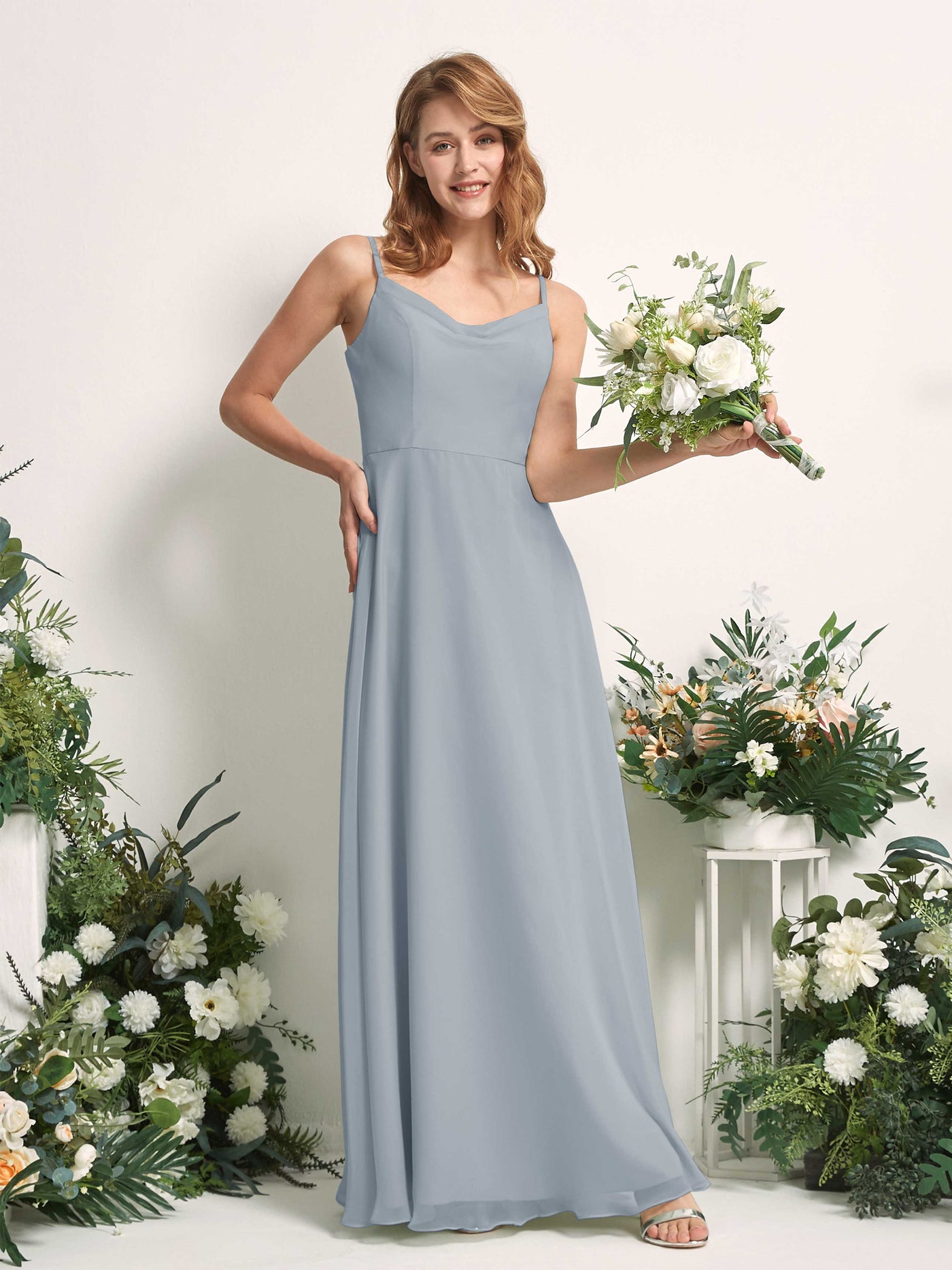 Carlyna Vestido de línea A escote en V hasta el suelo gasa dama de honor Azul Empolvado Mejorado #color_azul-empolvado-mejorado