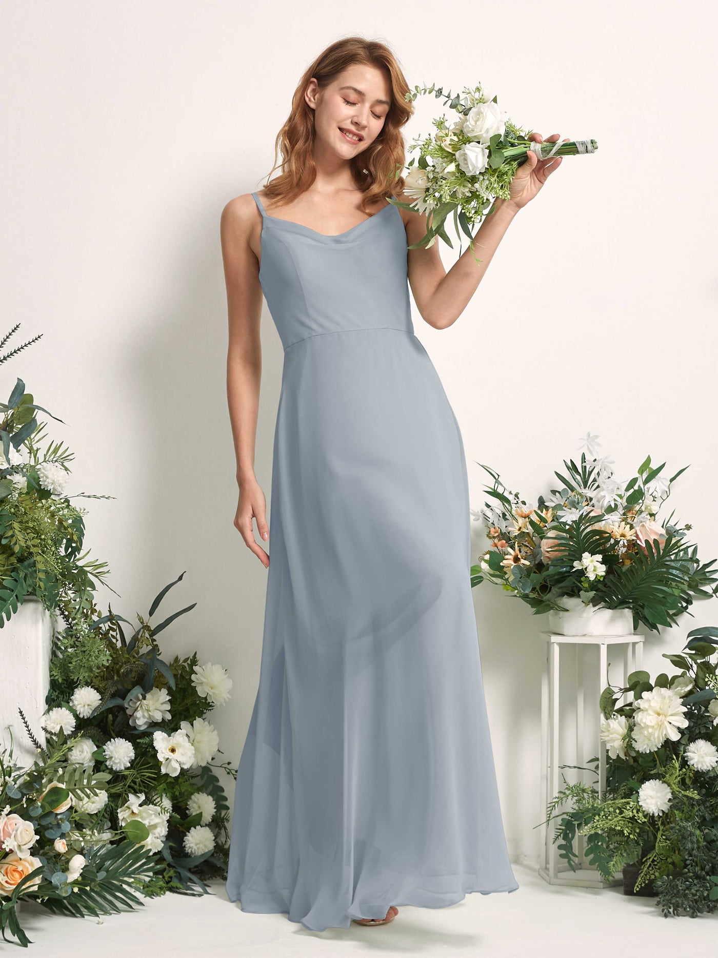 Carlyna Vestido de línea A escote en V hasta el suelo gasa dama de honor Azul Empolvado Mejorado #color_azul-empolvado-mejorado