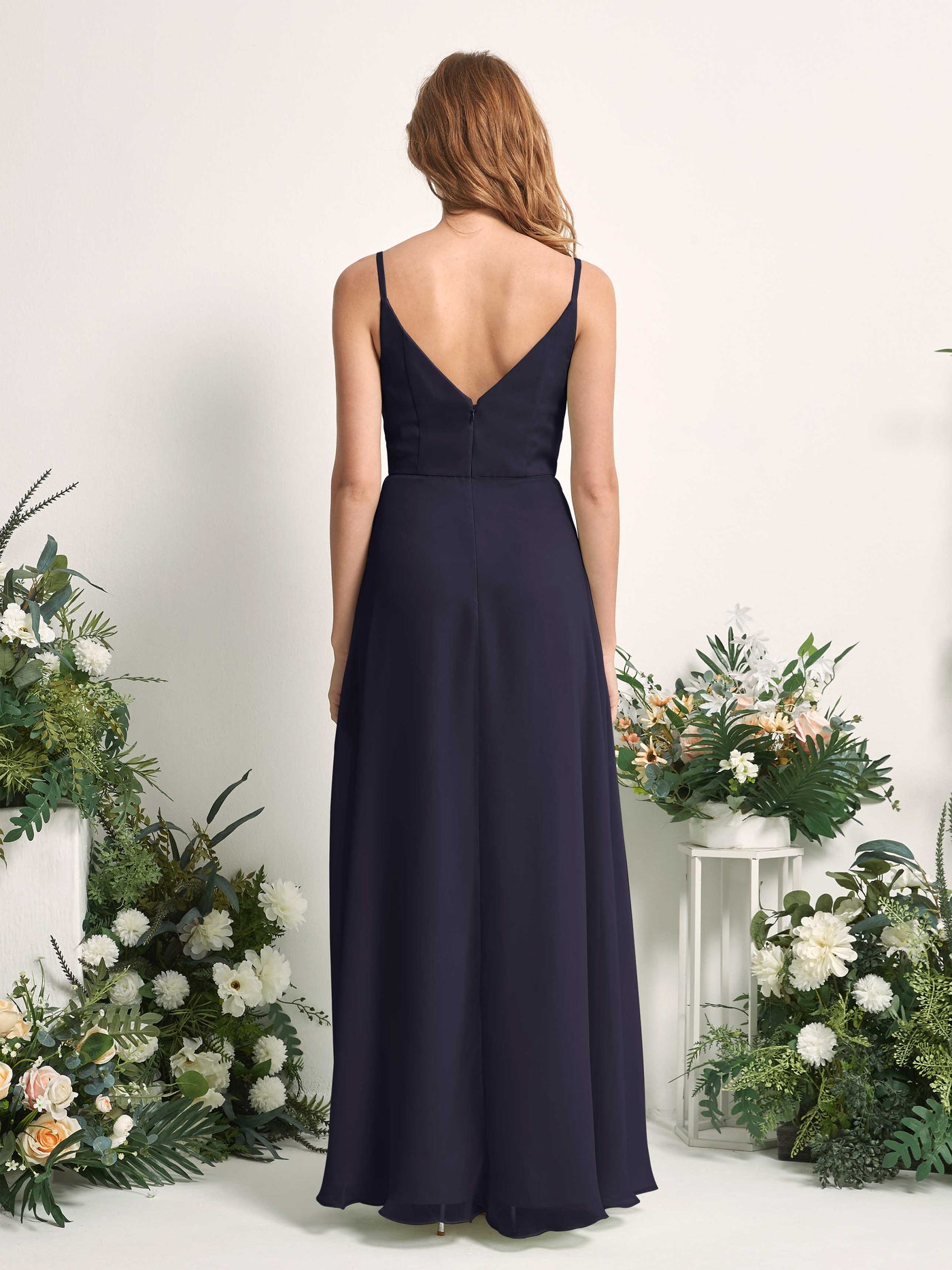 Carlyna Vestido de línea A escote en V hasta el suelo gasa dama de honor Azul Marino Oscuro #color_azul-marino-oscuro