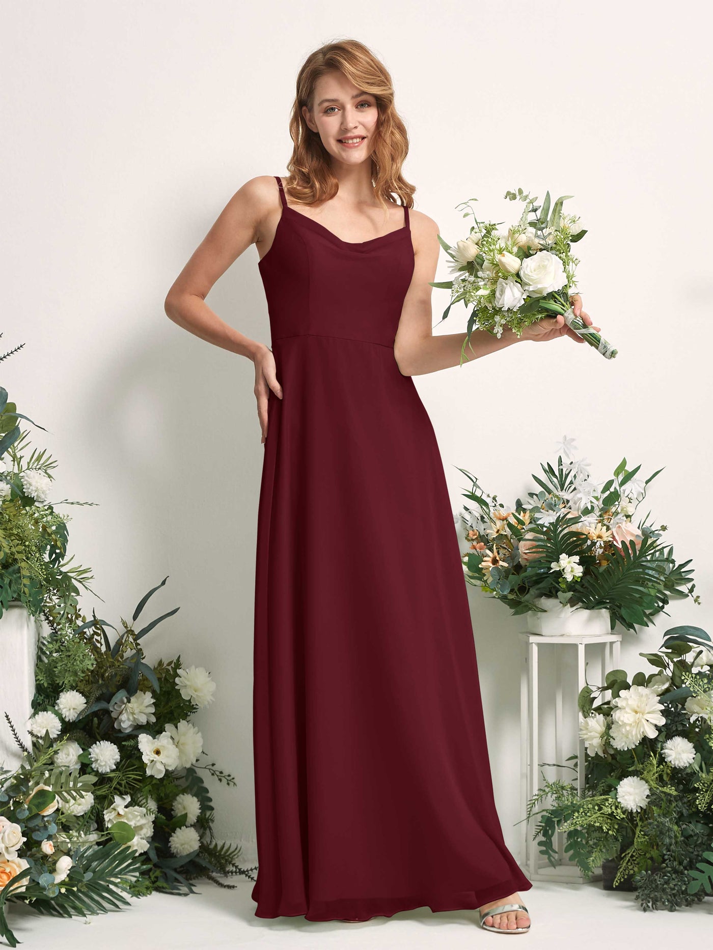 Carlyna Vestido de línea A escote en V hasta el suelo gasa dama de honor Borgoña #color_borgo-a