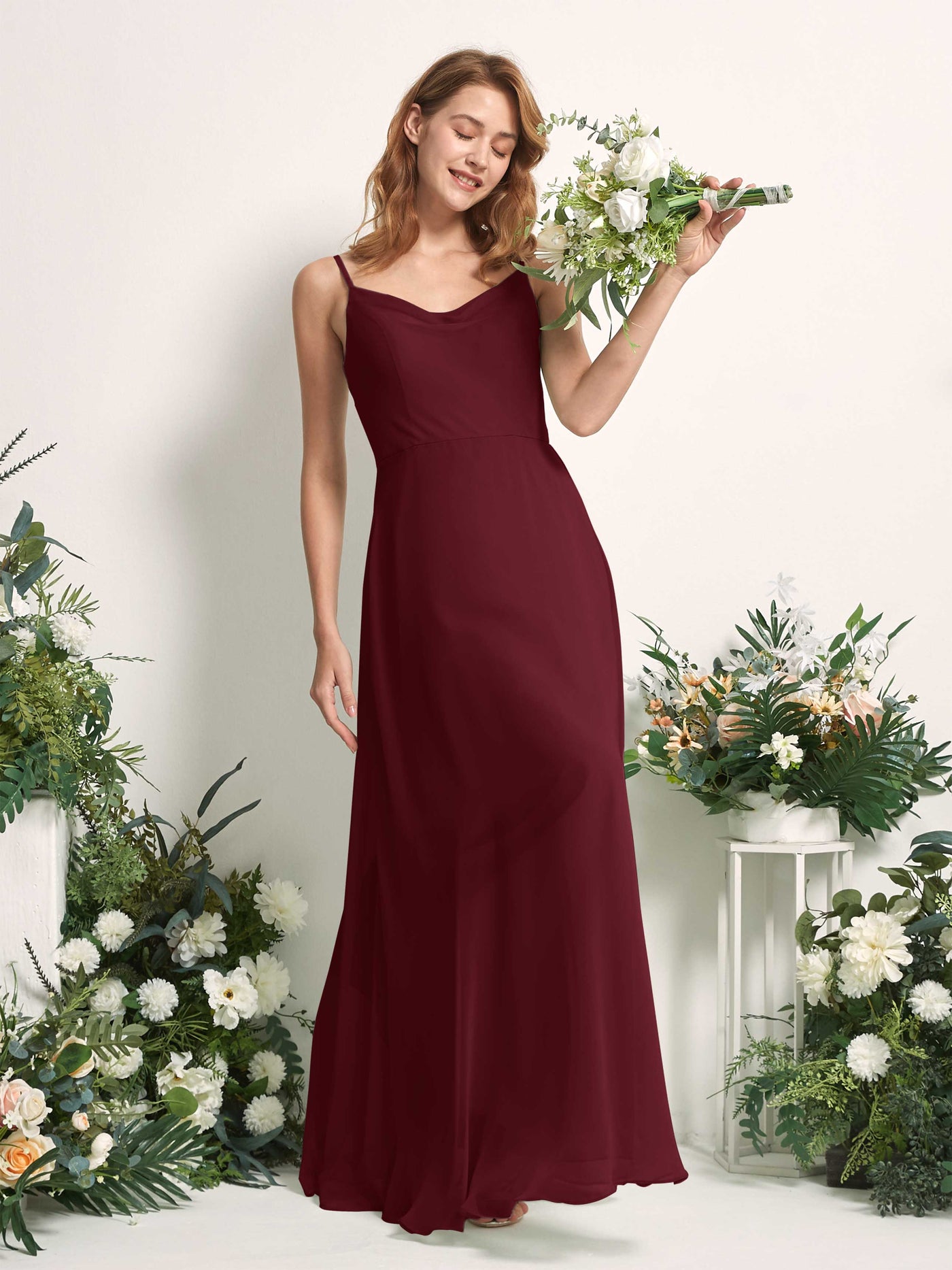 Carlyna Vestido de línea A escote en V hasta el suelo gasa dama de honor Borgoña #color_borgo-a