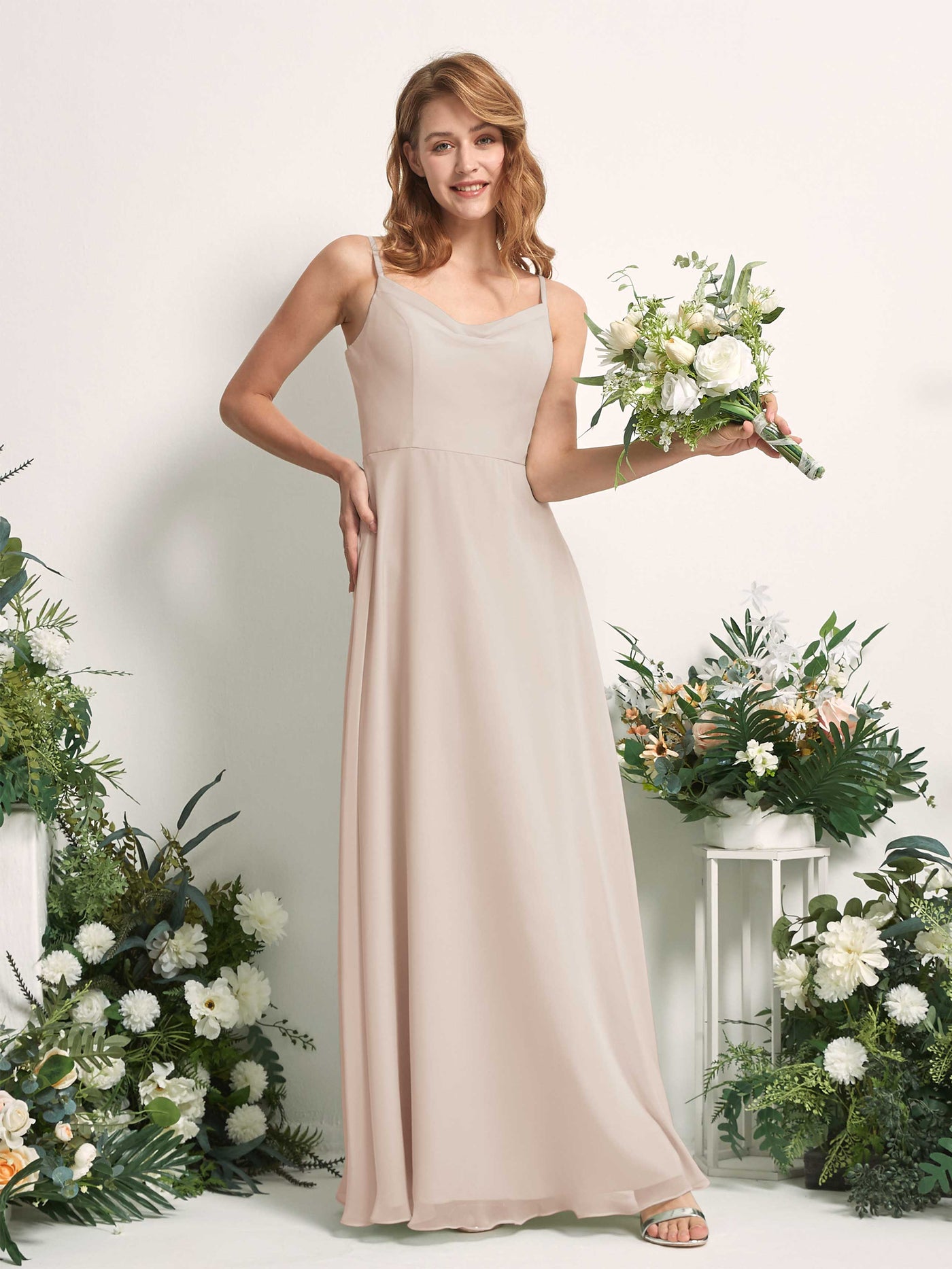 Carlyna Vestido de línea A escote en V hasta el suelo gasa dama de honor Champán #color_champ-n