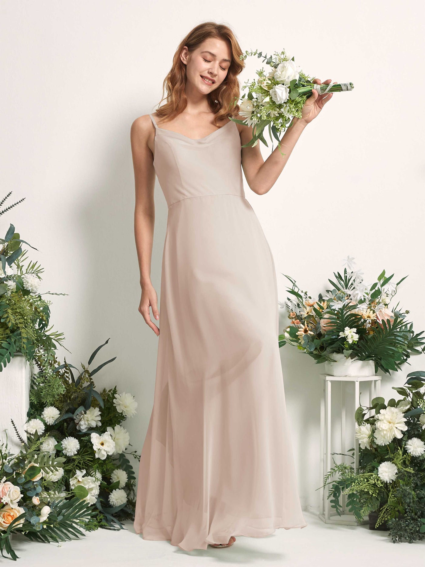 Carlyna Vestido de línea A escote en V hasta el suelo gasa dama de honor Champán #color_champ-n