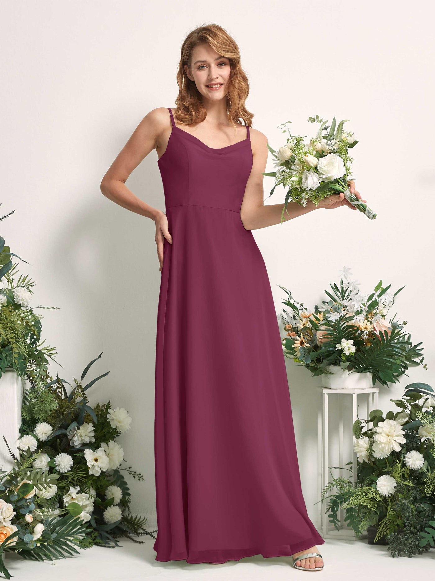Carlyna Vestido de línea A escote en V hasta el suelo gasa dama de honor Chianti #color_chianti
