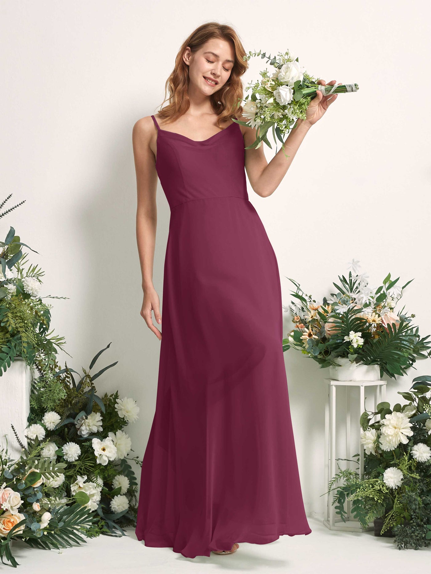 Carlyna Vestido de línea A escote en V hasta el suelo gasa dama de honor Chianti #color_chianti