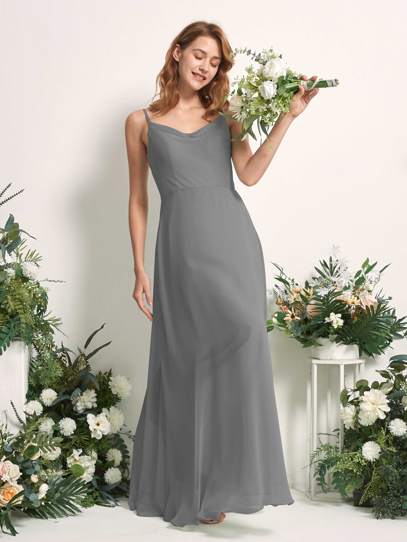 Carlyna Vestido de línea A escote en V hasta el suelo gasa dama de honor Gris Acero #color_gris-acero