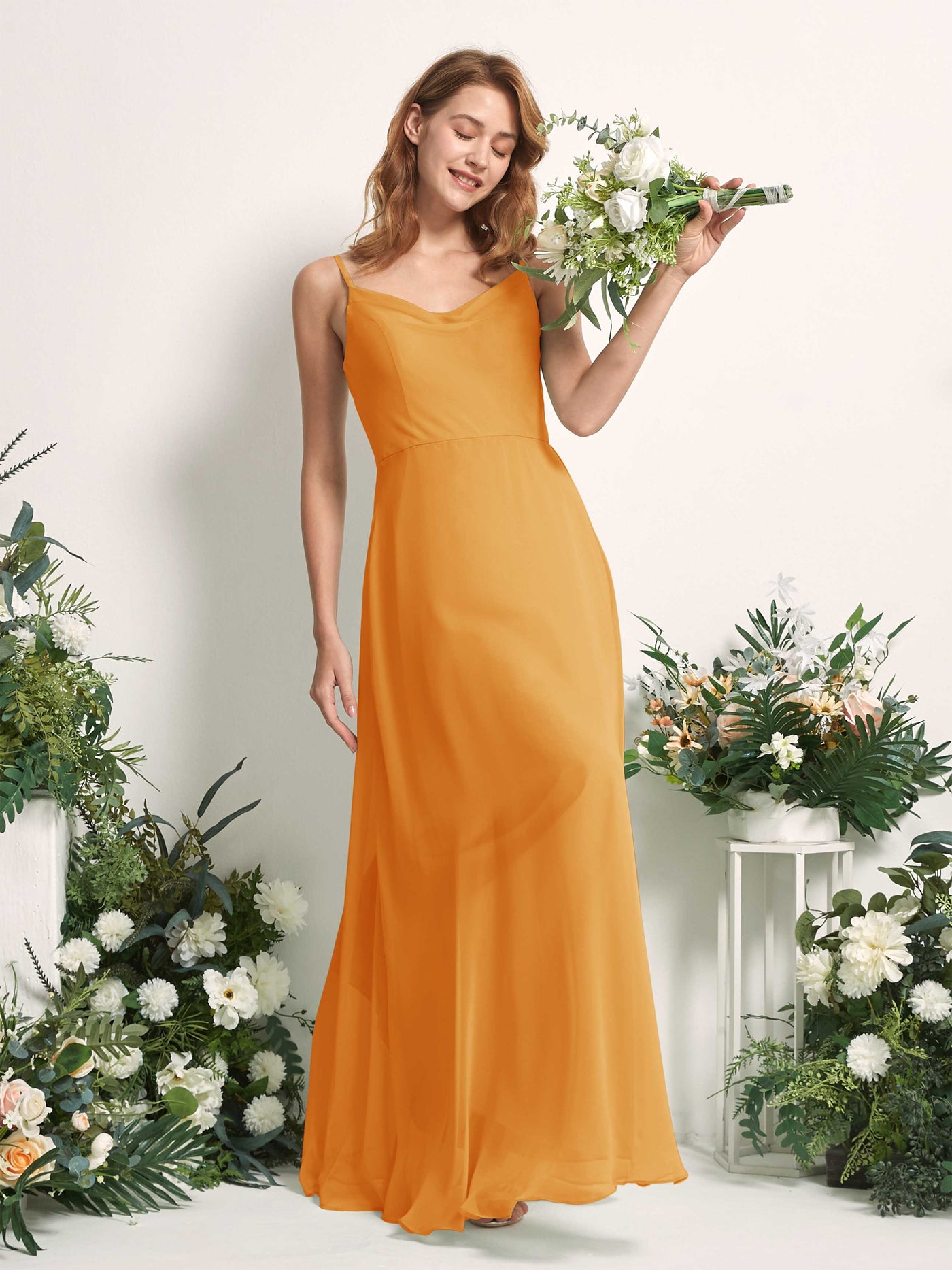 Carlyna Vestido de línea A escote en V hasta el suelo gasa dama de honor Mango #color_mango