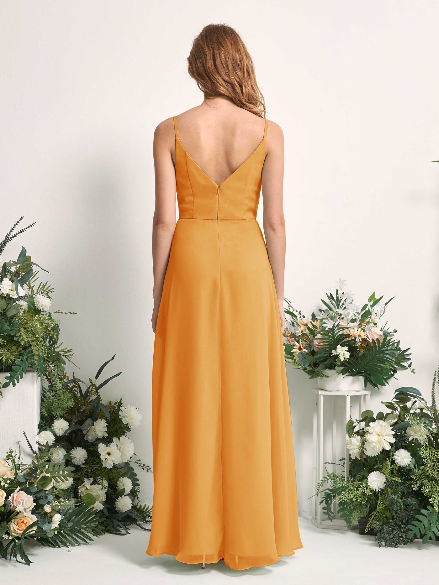 Carlyna Vestido de línea A escote en V hasta el suelo gasa dama de honor Mango #color_mango