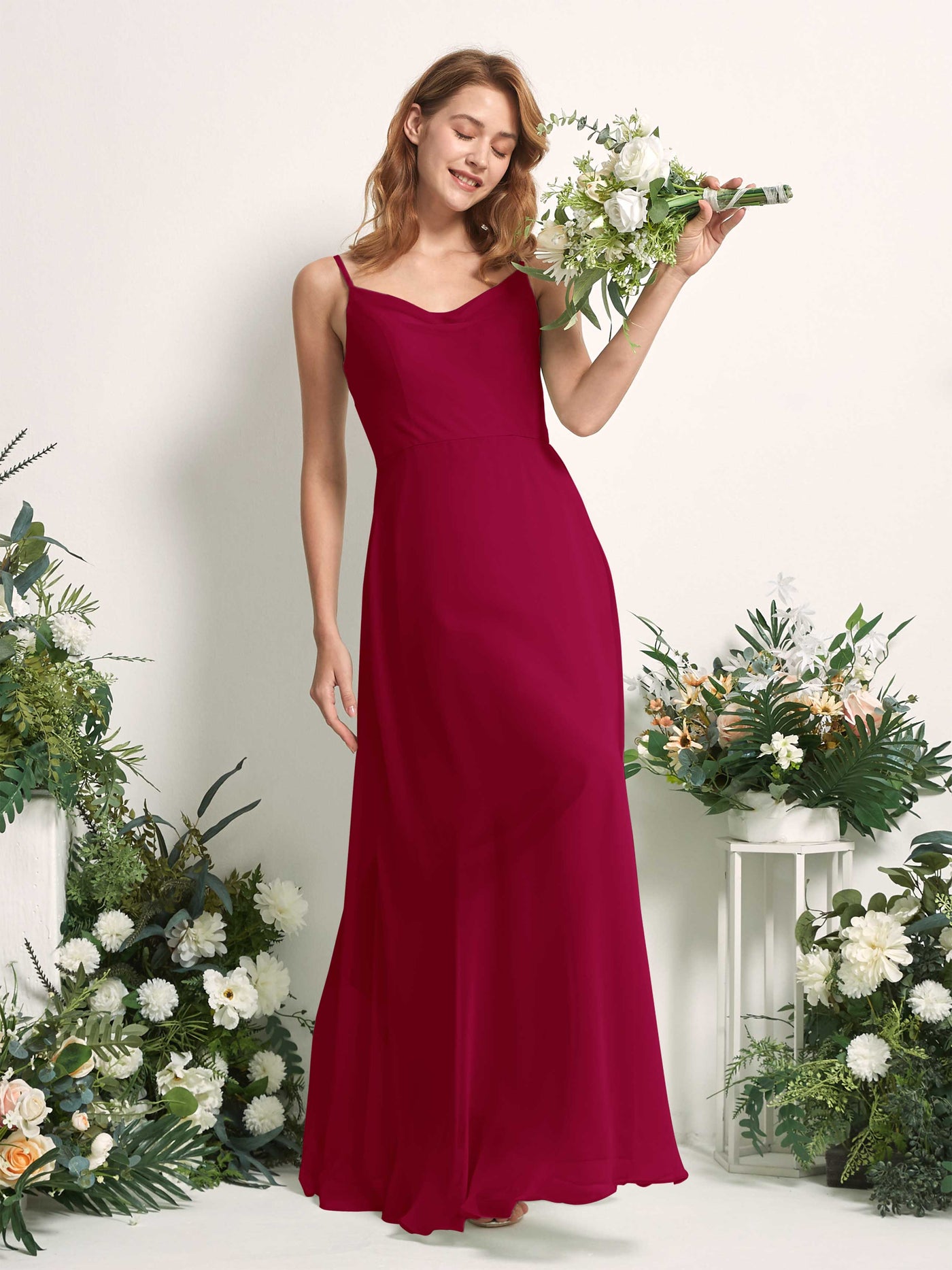 Carlyna Vestido de línea A escote en V hasta el suelo gasa dama de honor Rojo Bufón #color_rojo-buf-n