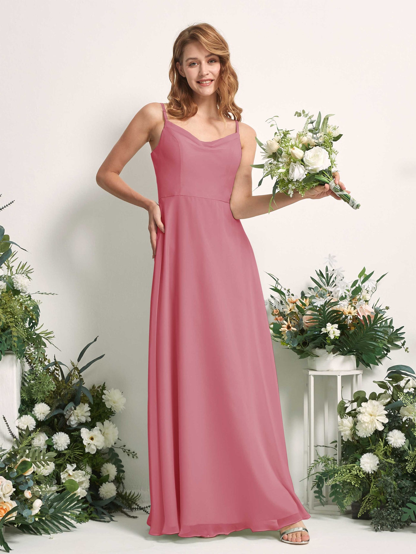 Carlyna Vestido de línea A escote en V hasta el suelo gasa dama de honor Rosa Del Desierto #color_rosa-del-desierto