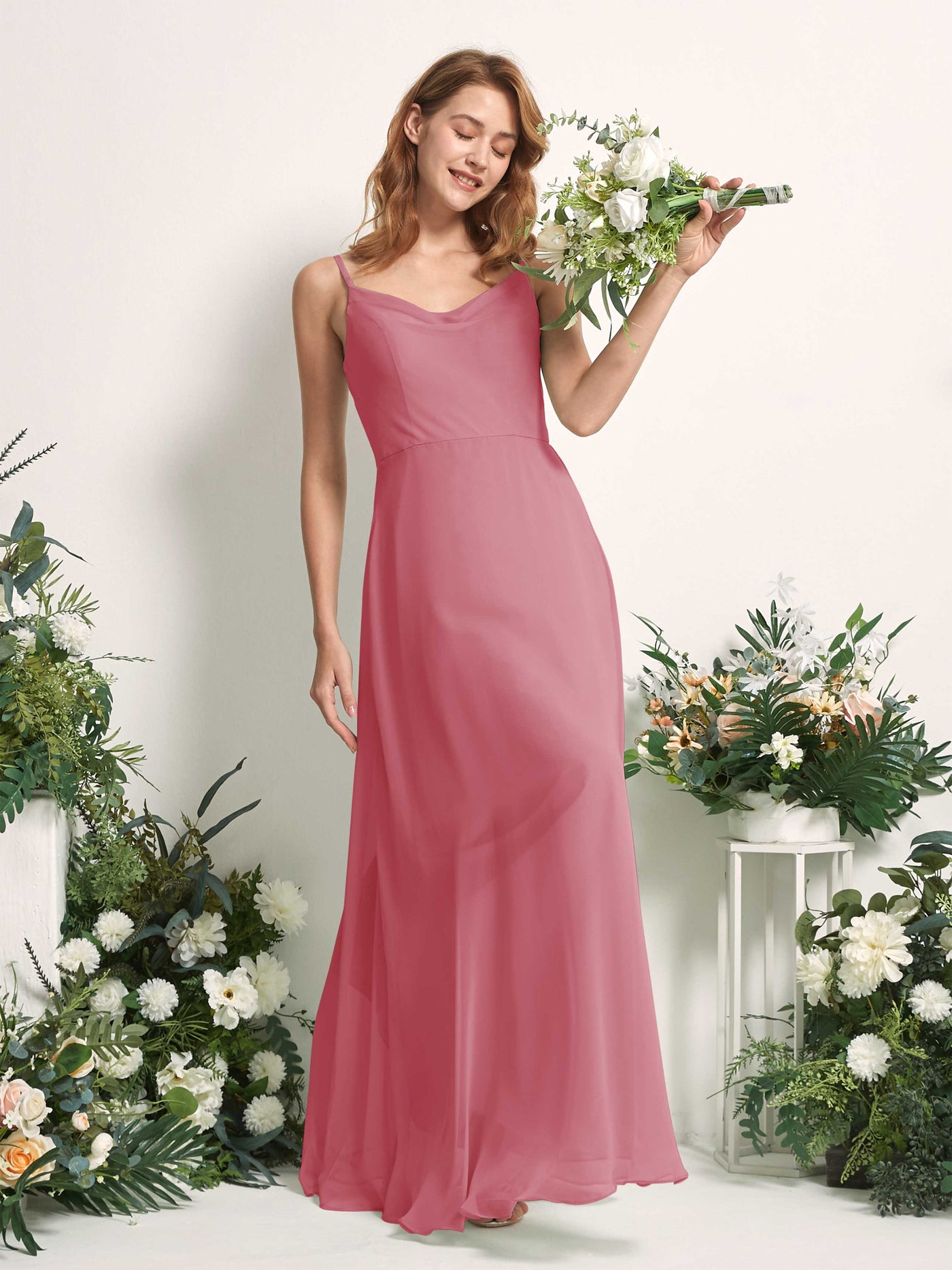 Carlyna Vestido de línea A escote en V hasta el suelo gasa dama de honor Rosa Del Desierto #color_rosa-del-desierto