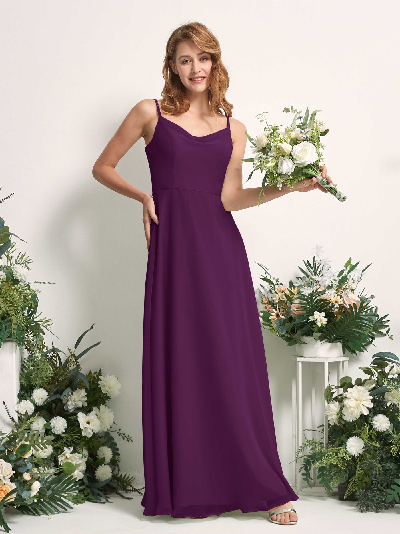 Carlyna Vestido de línea A escote en V hasta el suelo gasa dama de honor Uva #color_uva