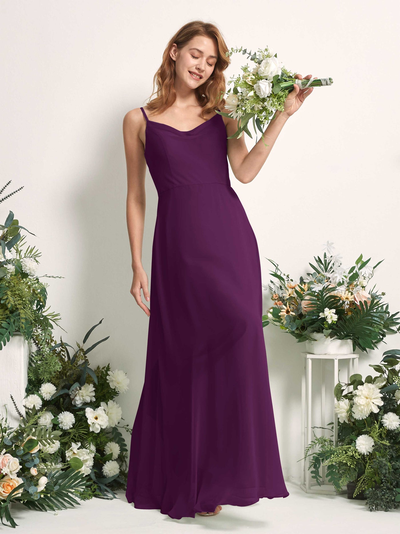Carlyna Vestido de línea A escote en V hasta el suelo gasa dama de honor Uva #color_uva