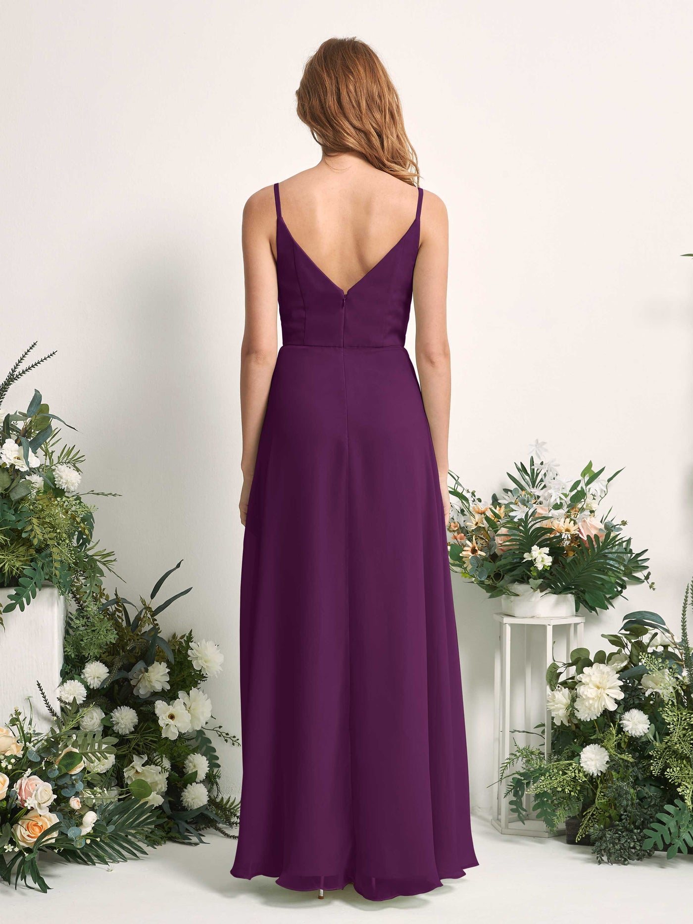 Carlyna Vestido de línea A escote en V hasta el suelo gasa dama de honor Uva #color_uva