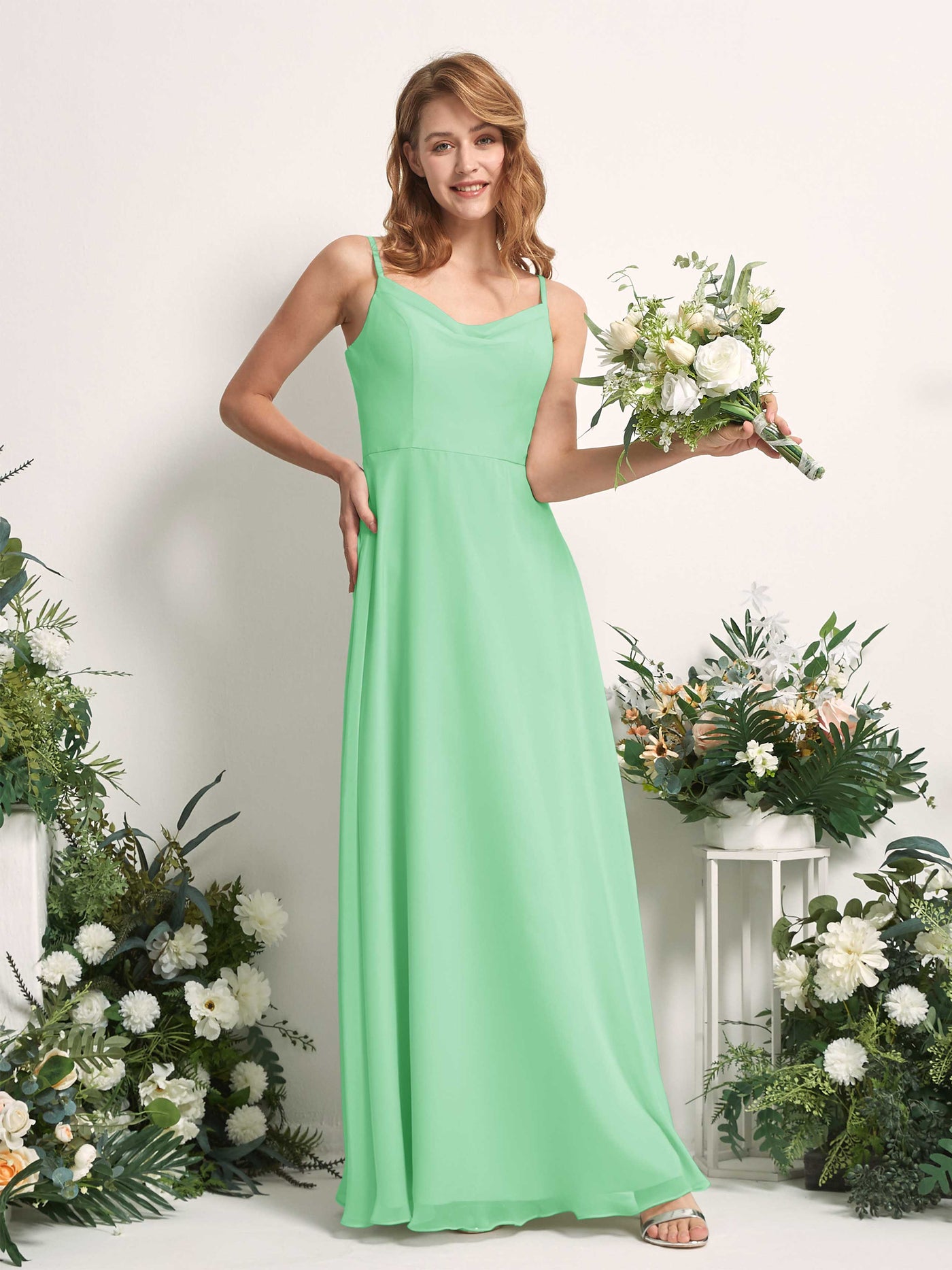 Carlyna Vestido de línea A escote en V hasta el suelo gasa dama de honor Verde Menta #color_verde-menta