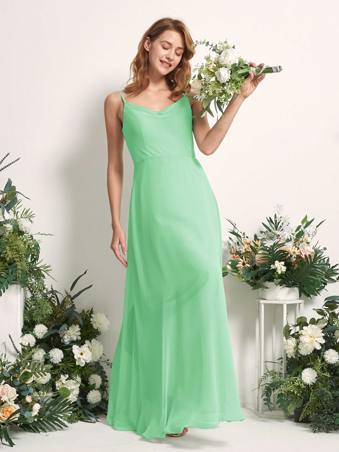 Carlyna Vestido de línea A escote en V hasta el suelo gasa dama de honor Verde Menta #color_verde-menta