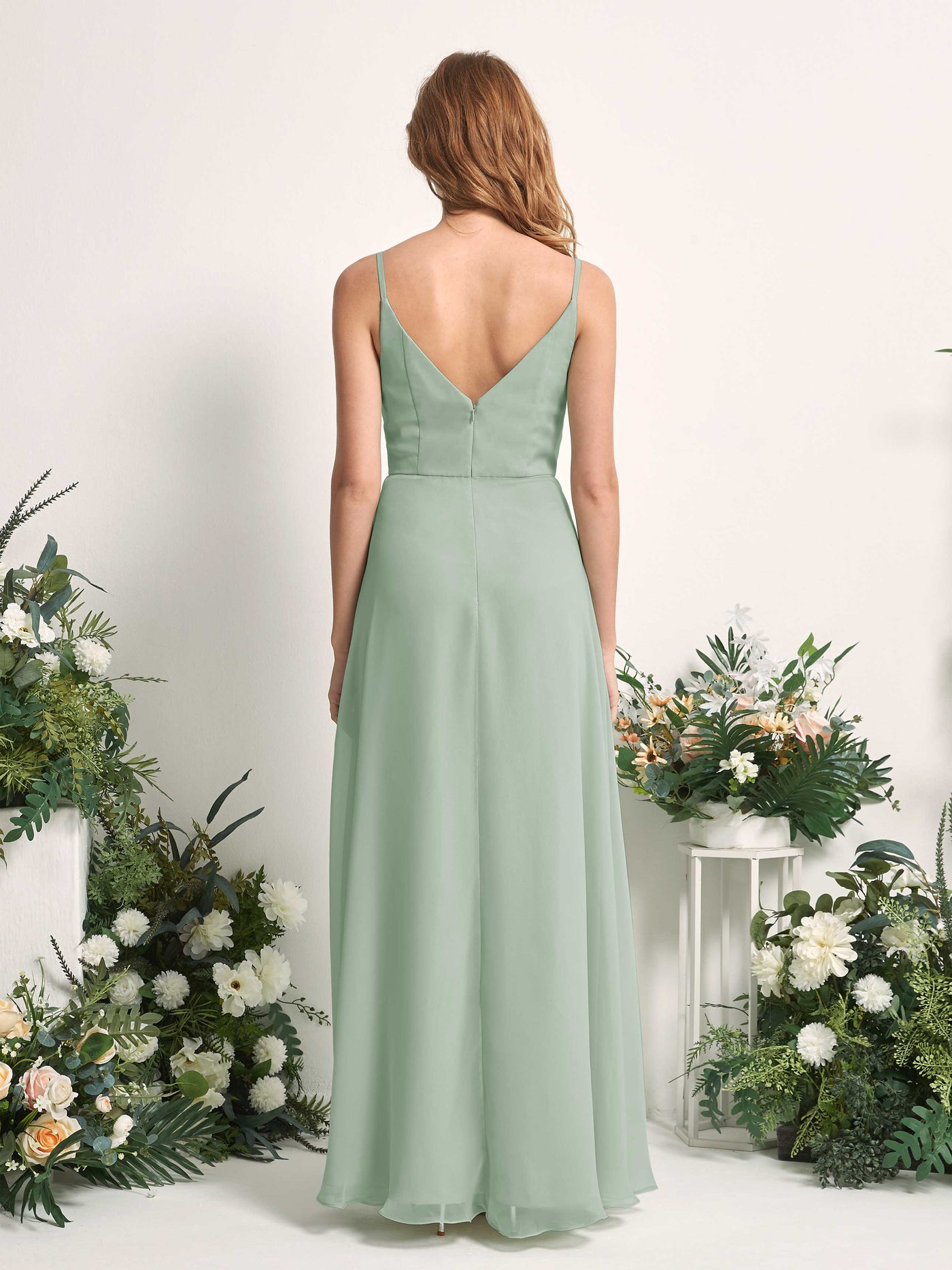 Carlyna Vestido de línea A escote en V hasta el suelo gasa dama de honor Verde Salvia #color_verde-salvia