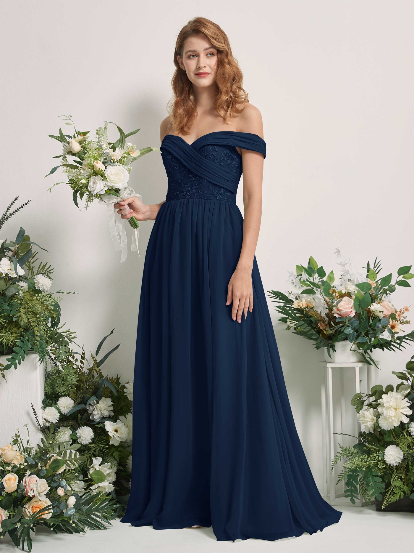 Carlyna Vestido de Línea A Hombros Caídos Hasta el Suelo Bordado Vestidos de Dama de Honor Azul Marino #color_azul-marino
