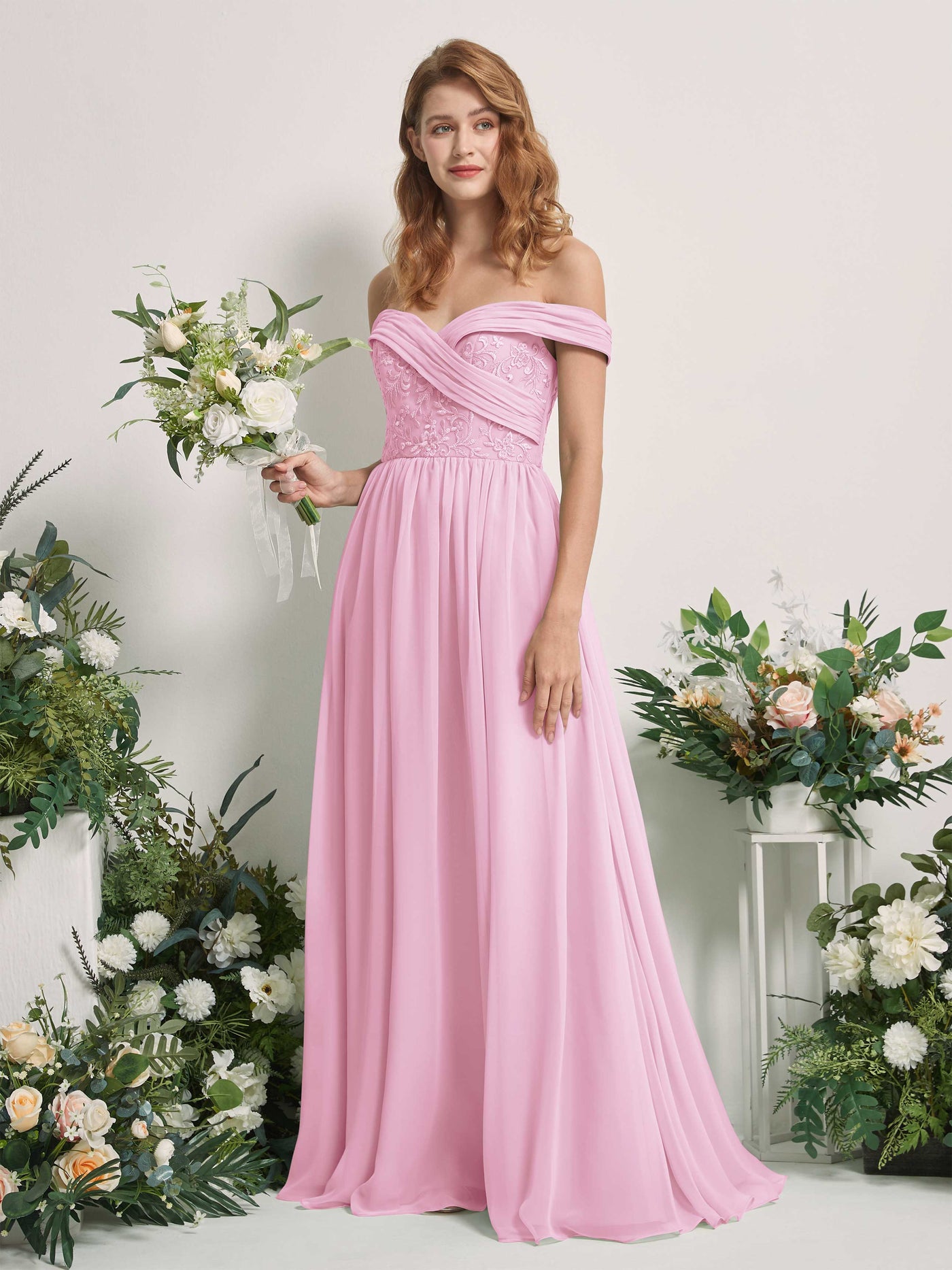 Carlyna Vestido de Línea A Hombros Caídos Hasta el Suelo Bordado Vestidos de Dama de Honor Rosa Caramelo #color_rosa-caramelo