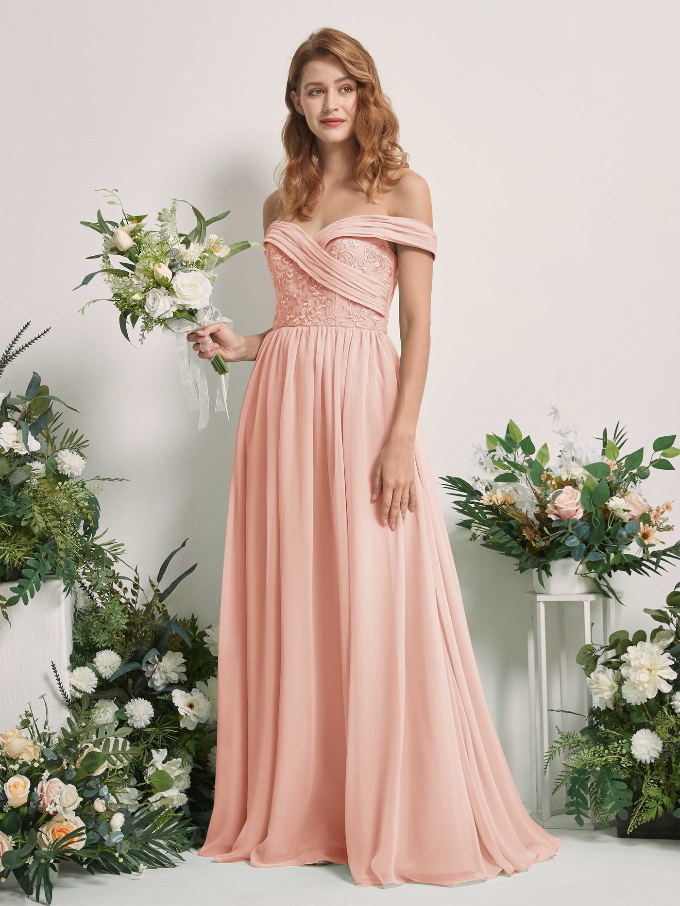 Carlyna Vestido de Línea A Hombros Caídos Hasta el Suelo Bordado Vestidos de Dama de Honor Rosa Perla #color_rosa-perla