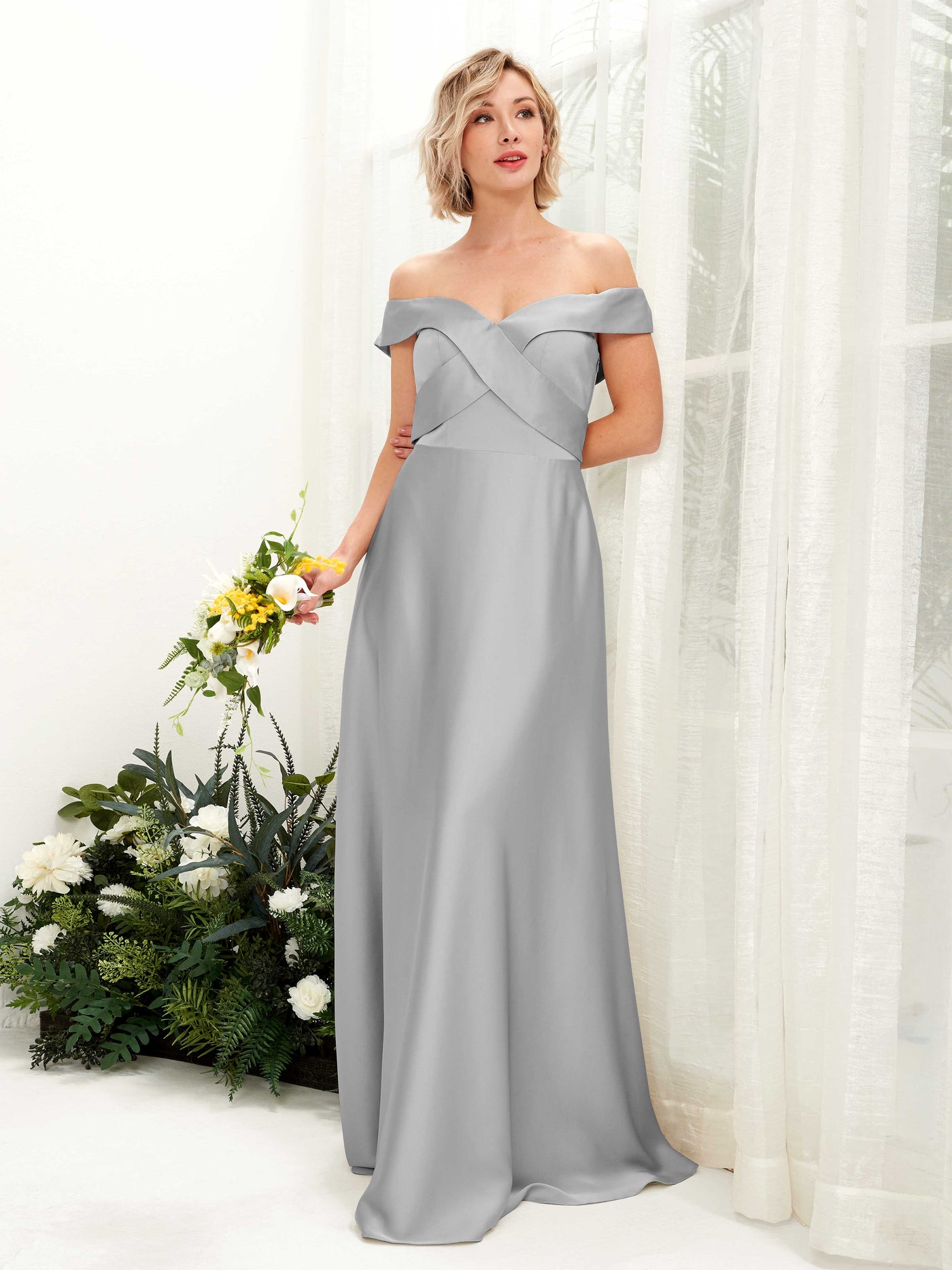 Carlyna Vestido de Línea A Hombros caídos hasta el suelo de satén Gris Paloma #color_gris-paloma