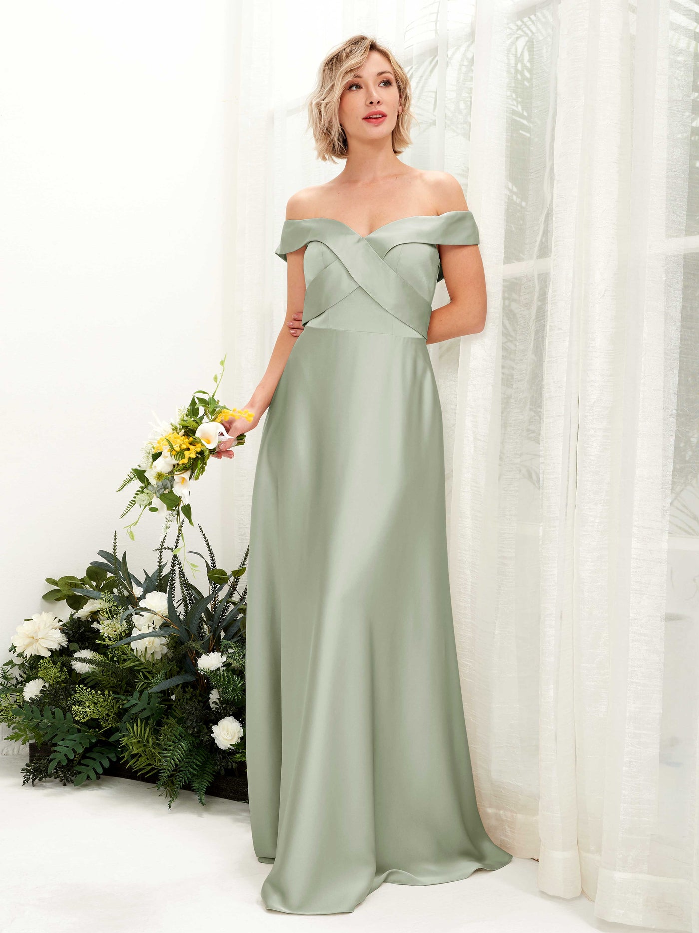 Carlyna Vestido de Línea A Hombros caídos hasta el suelo de satén Verde Salvia #color_verde-salvia