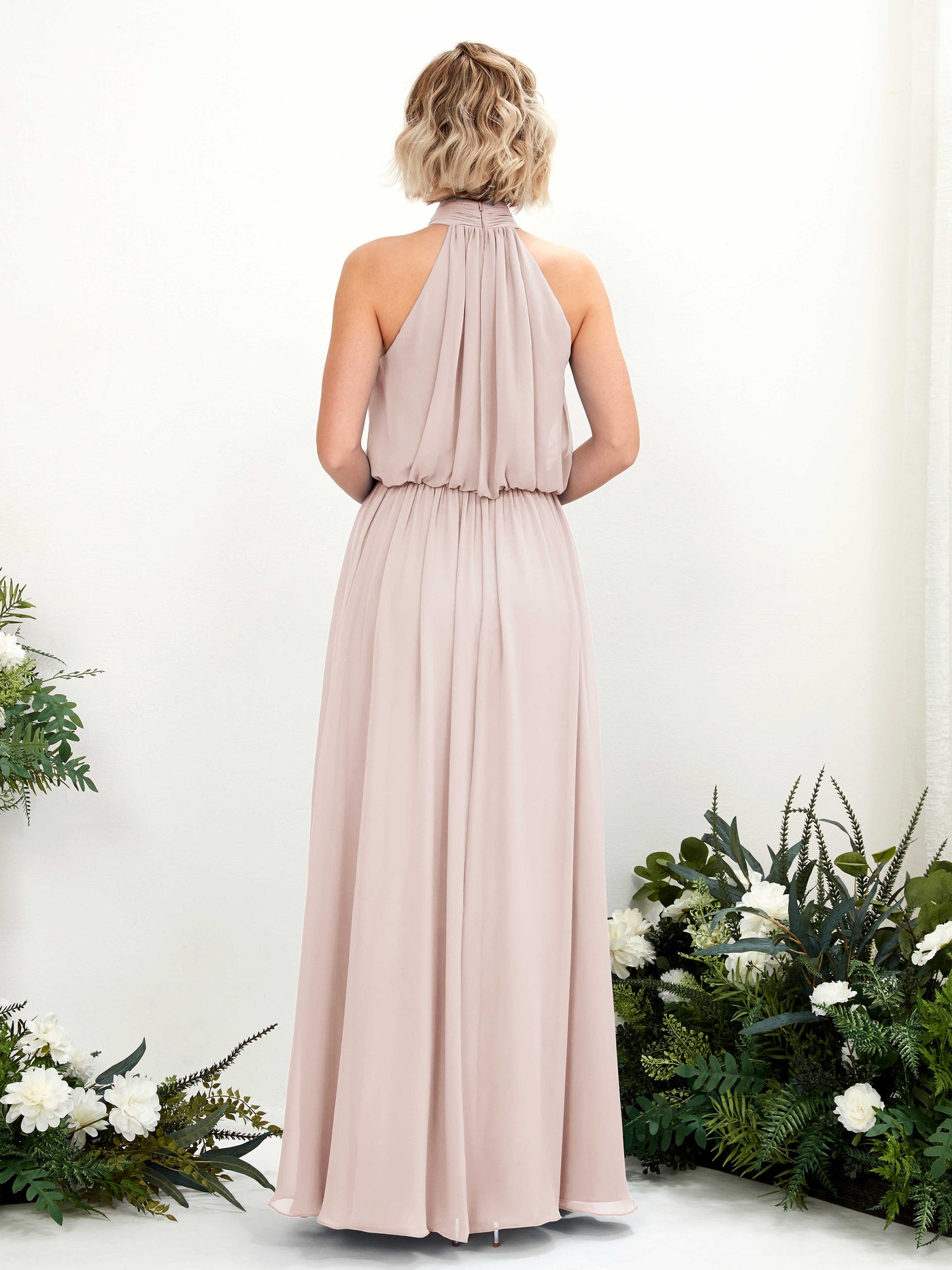 Carlyna Vestido línea A con cuello redondo hasta el suelo de gasa vestidos de dama de honor Biscotti #color_biscotti