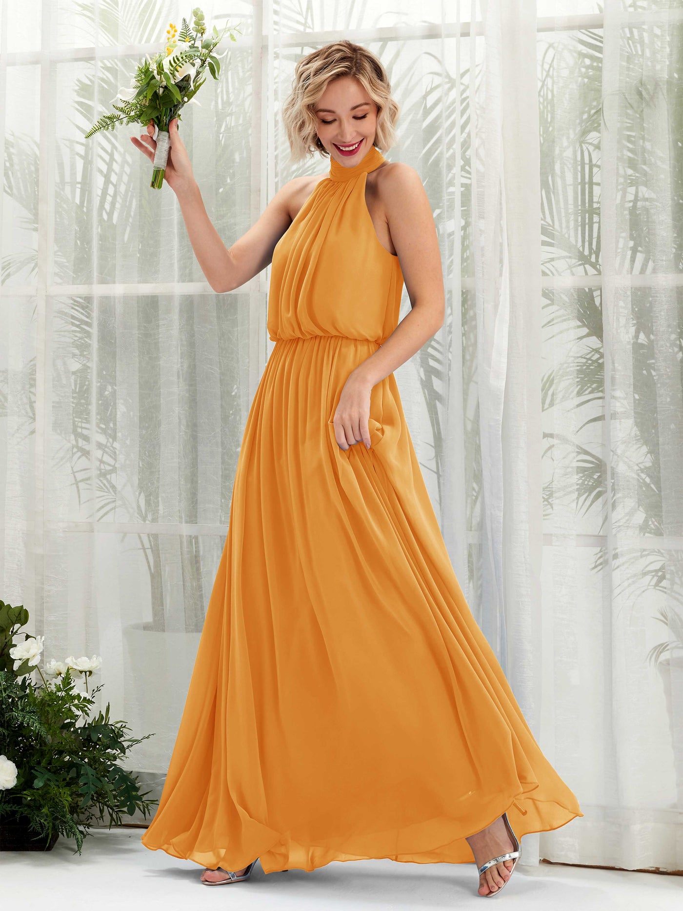 Carlyna Vestido línea A con cuello redondo hasta el suelo de gasa vestidos de dama de honor Mango #color_mango