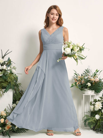 Carlyna Vestido línea A con escote en V hasta el suelo vestido de dama de honor Azul Empolvado Mejorado #color_azul-empolvado-mejorado