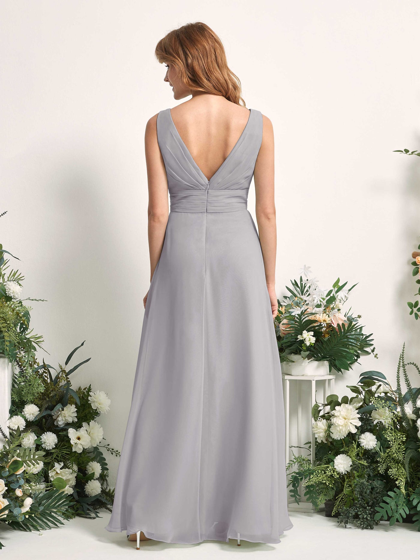 Carlyna Vestido línea A con escote en V hasta el suelo vestido de dama de honor Gris Paloma #color_gris-paloma
