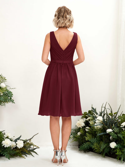 Carlyna Vestido línea A con escote en V hasta la rodilla gasa Borgoña #color_borgo-a