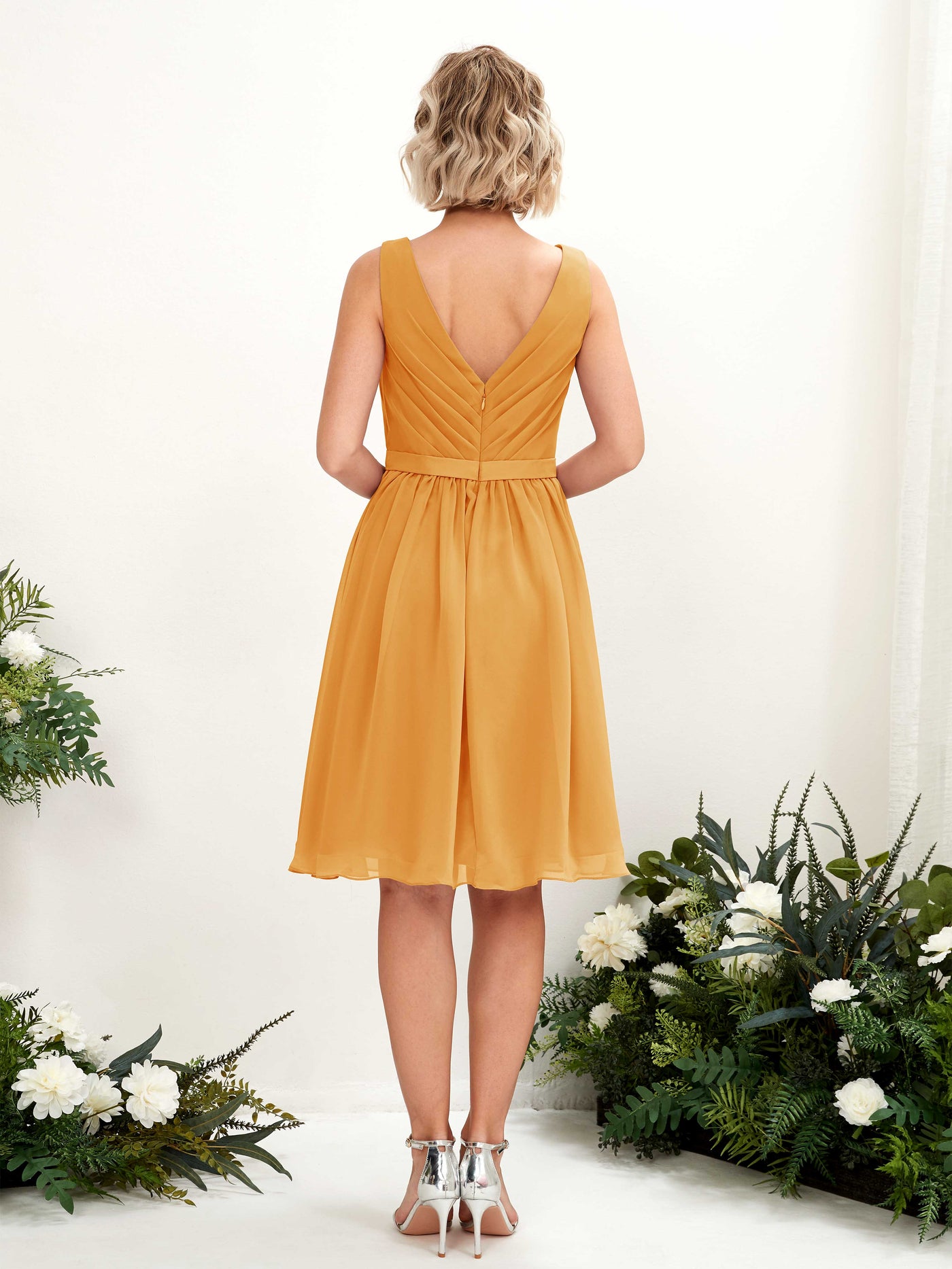 Carlyna Vestido línea A con escote en V hasta la rodilla gasa Mango #color_mango