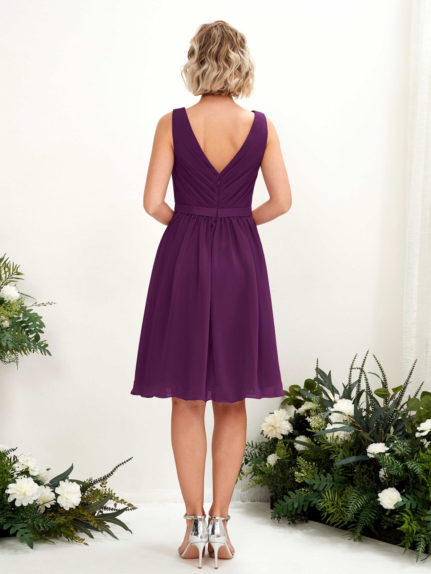 Carlyna Vestido línea A con escote en V hasta la rodilla gasa Uva #color_uva