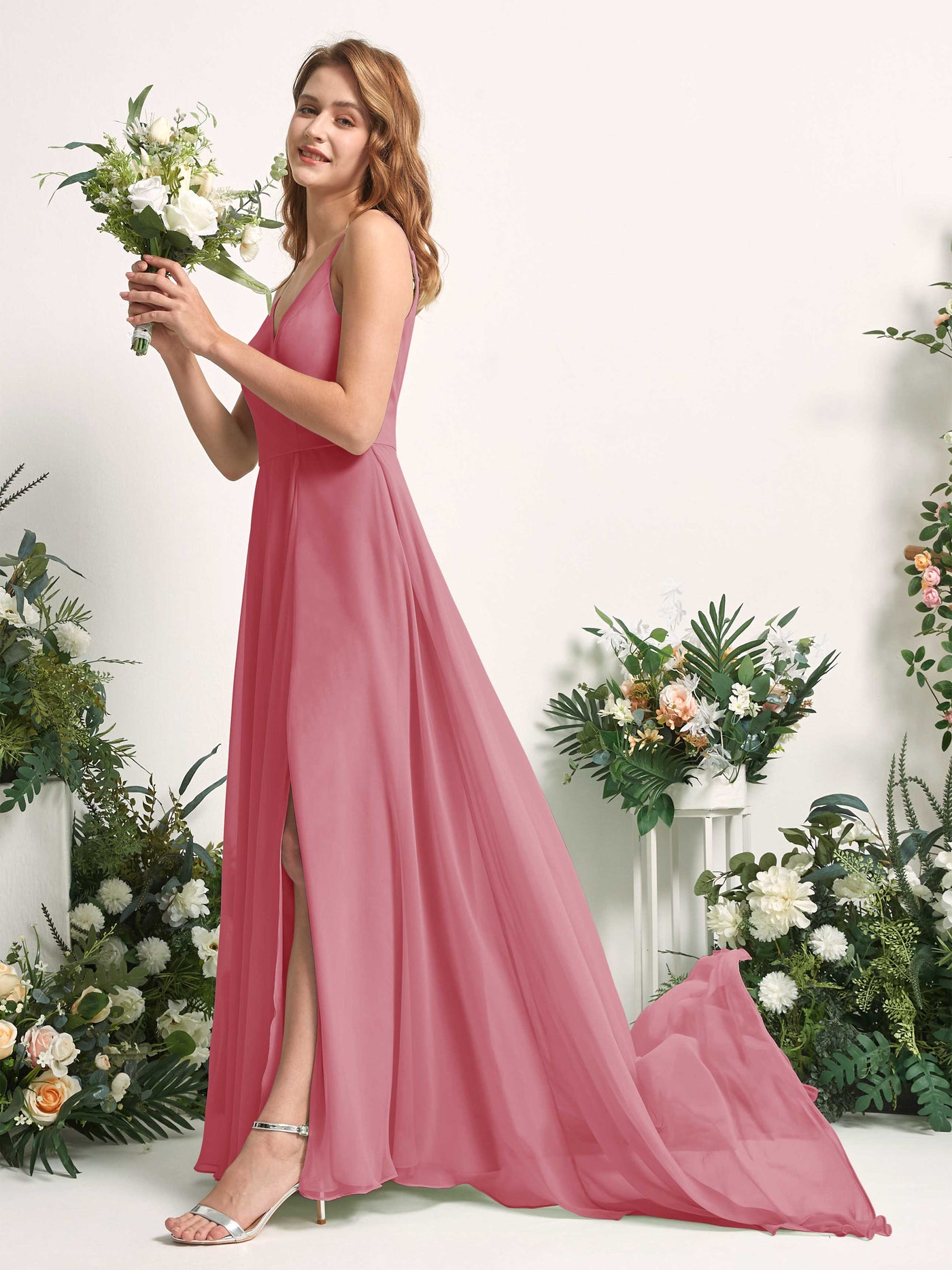 Carlyna Vestido línea A con escote en V y hendidura de pierna hasta el suelo dama de honor Rosa Del Desierto #color_rosa-del-desierto