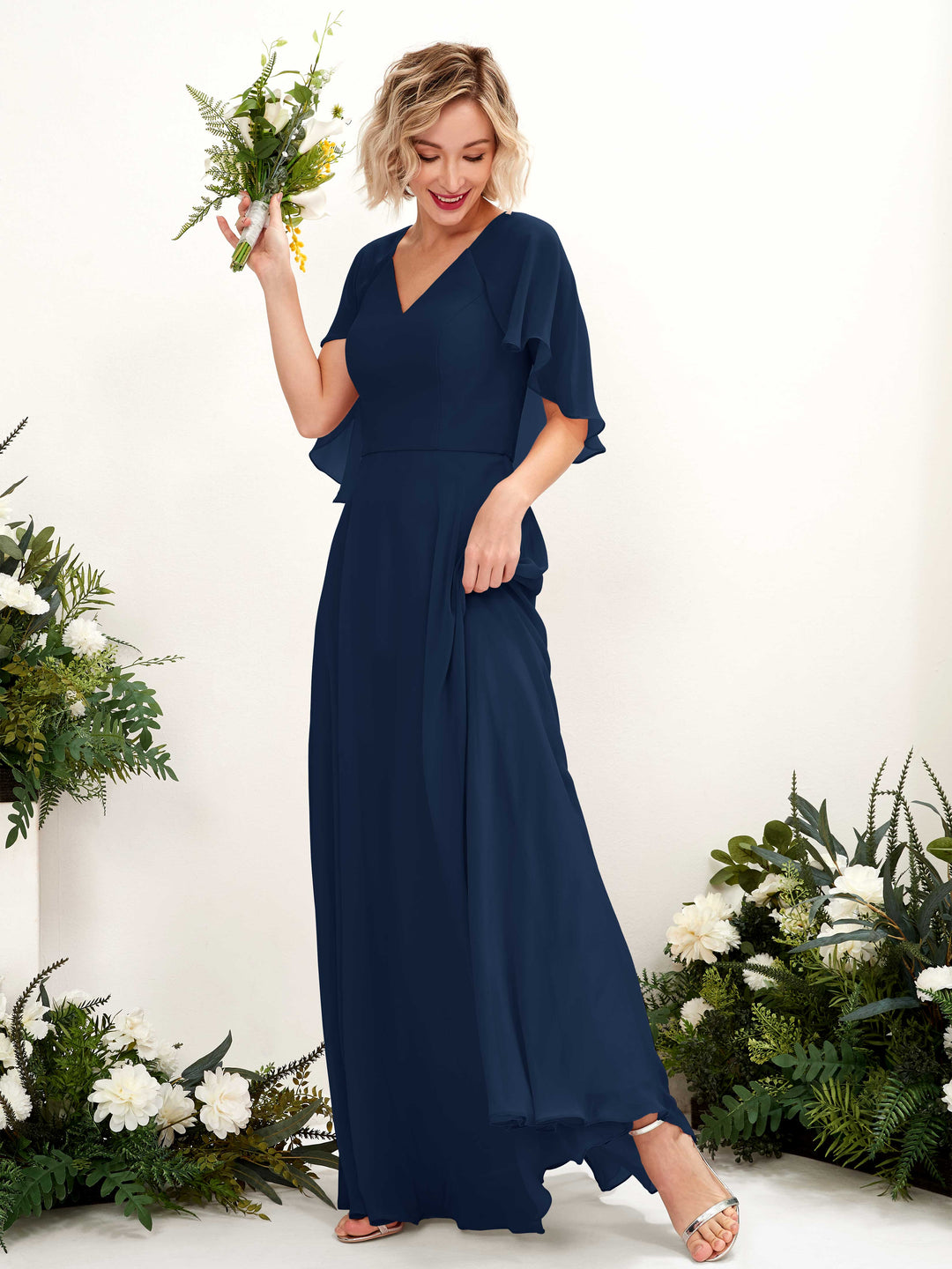 Carlyna Vestido línea A con escote en V y mangas capa hasta el suelo vestido de dama de honor Azul Marino 