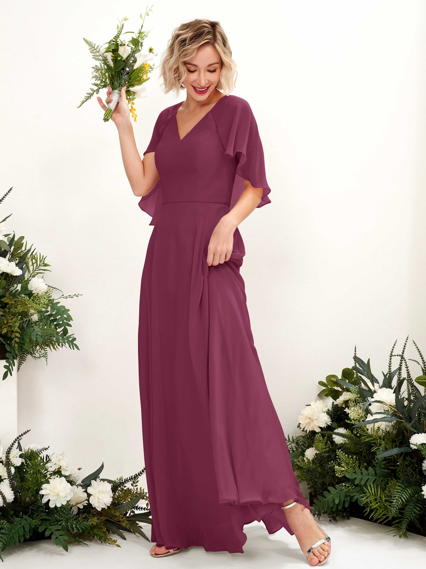 Carlyna Vestido línea A con escote en V y mangas capa hasta el suelo vestido de dama de honor Chianti #color_chianti