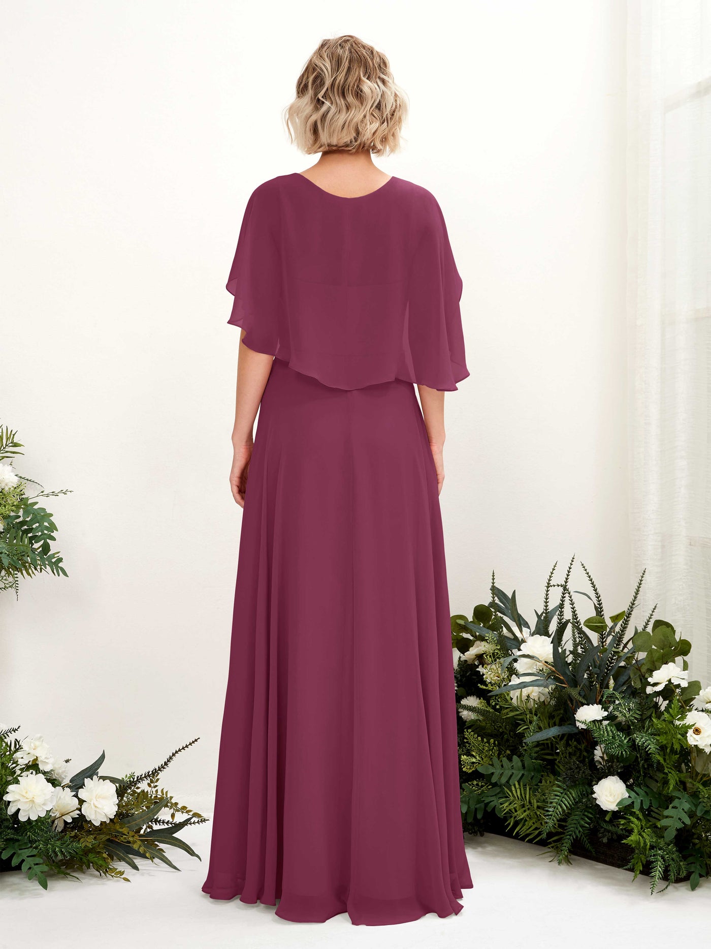 Carlyna Vestido línea A con escote en V y mangas capa hasta el suelo vestido de dama de honor Chianti #color_chianti