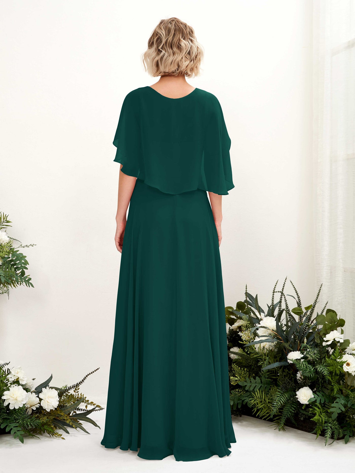 Carlyna Vestido línea A con escote en V y mangas capa hasta el suelo vestido de dama de honor Esmeralda Oscuro #color_esmeralda-oscuro