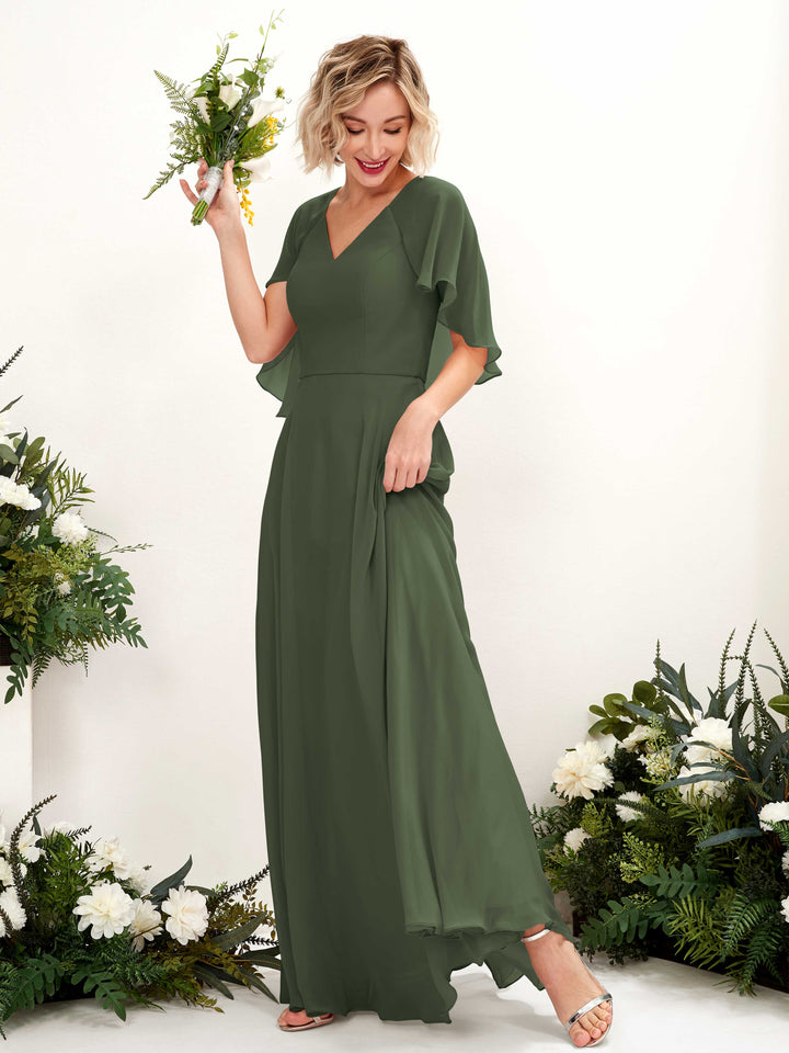 Carlyna Vestido línea A con escote en V y mangas capa hasta el suelo vestido de dama de honor Oliva Martini 