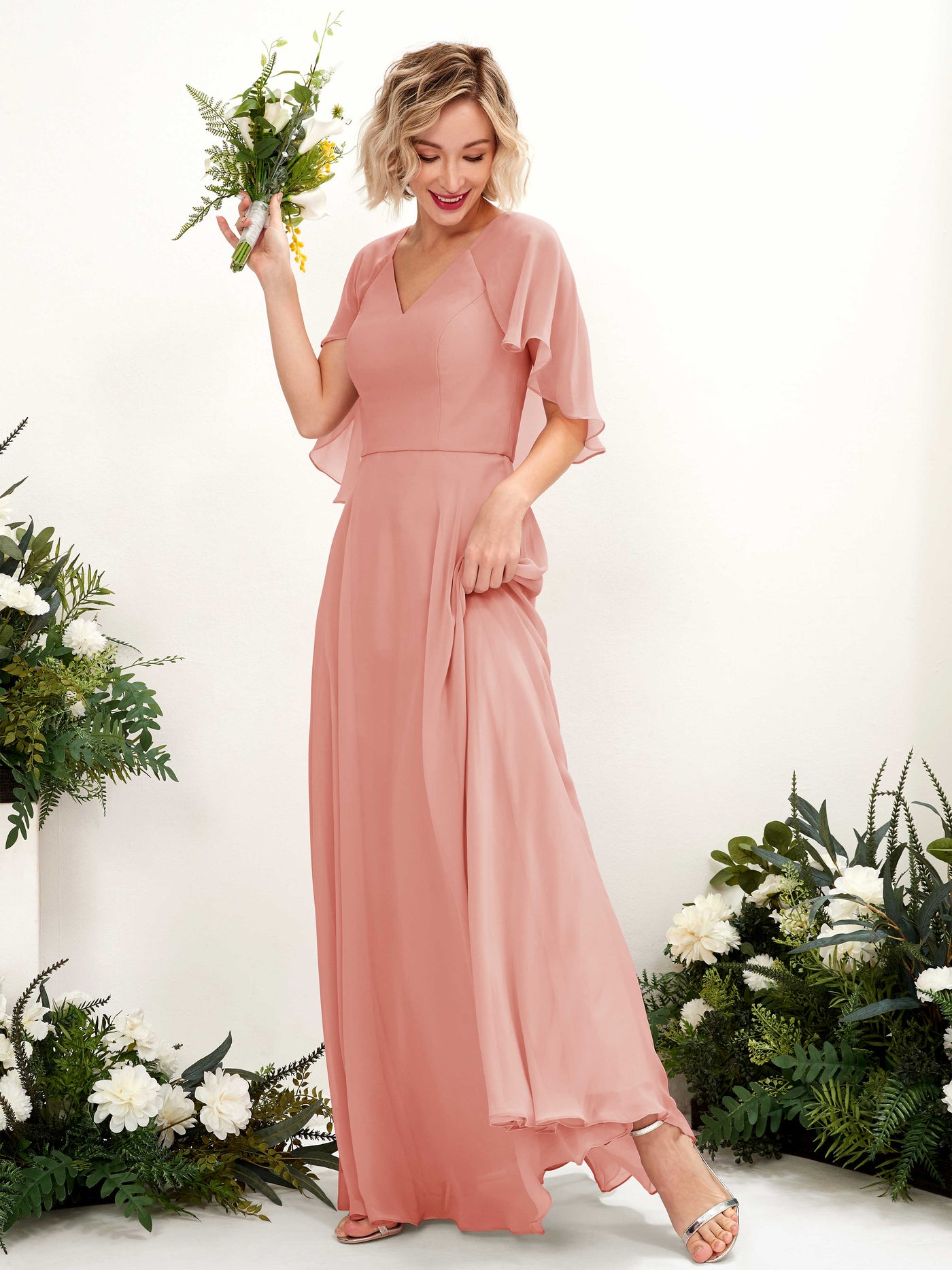 Carlyna Vestido línea A con escote en V y mangas capa hasta el suelo vestido de dama de honor Rosa Champán #color_rosa-champ-n
