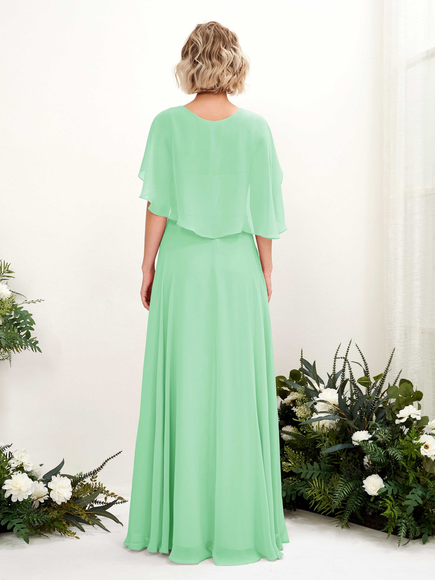 Carlyna Vestido línea A con escote en V y mangas capa hasta el suelo vestido de dama de honor Verde Menta #color_verde-menta