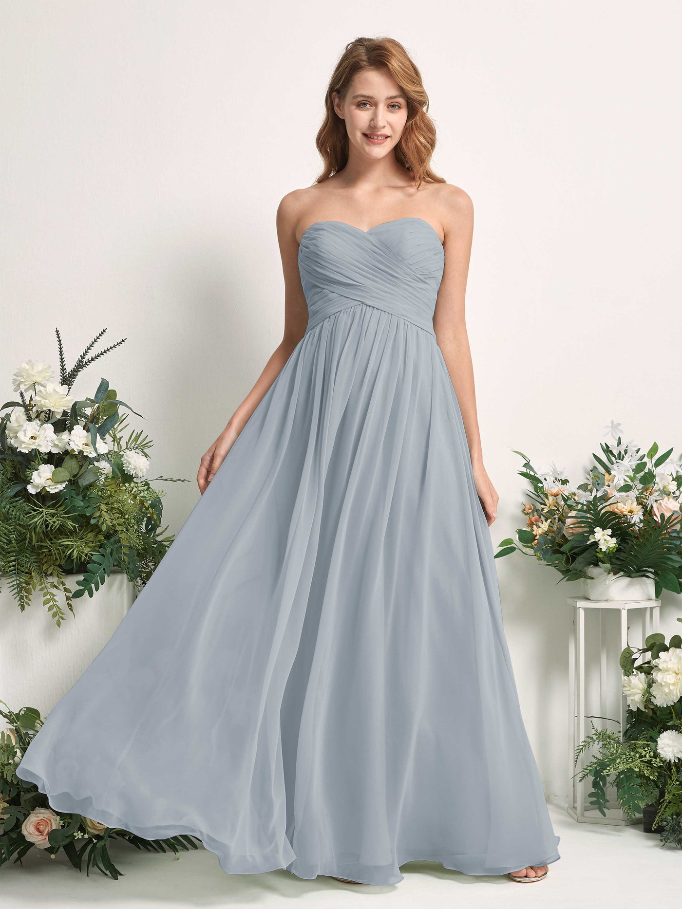 Carlyna Vestido Línea A Cuello de corazón Hasta el suelo Gasa Fruncido Dama de honor Azul Empolvado Mejorado #color_azul-empolvado-mejorado