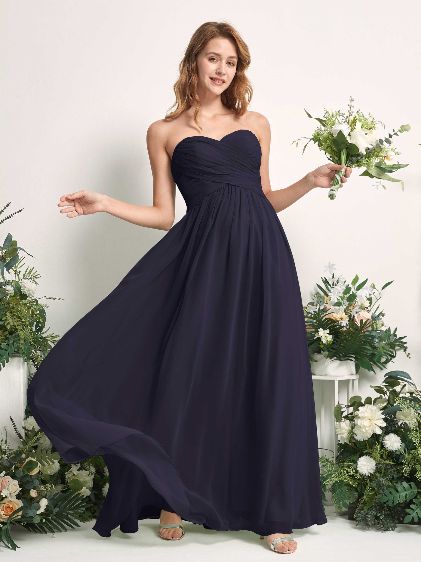 Carlyna Vestido Línea A Cuello de corazón Hasta el suelo Gasa Fruncido Dama de honor Azul Marino Oscuro #color_azul-marino-oscuro