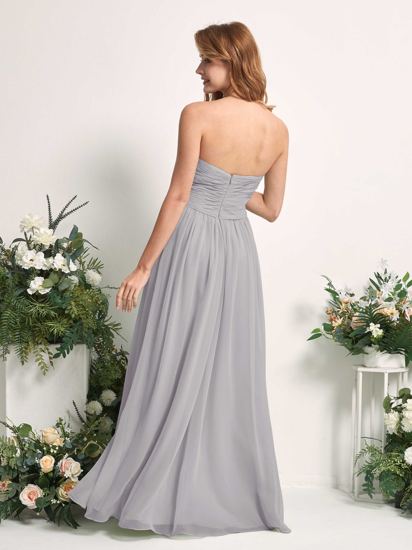Carlyna Vestido Línea A Cuello de corazón Hasta el suelo Gasa Fruncido Dama de honor Gris Paloma #color_gris-paloma