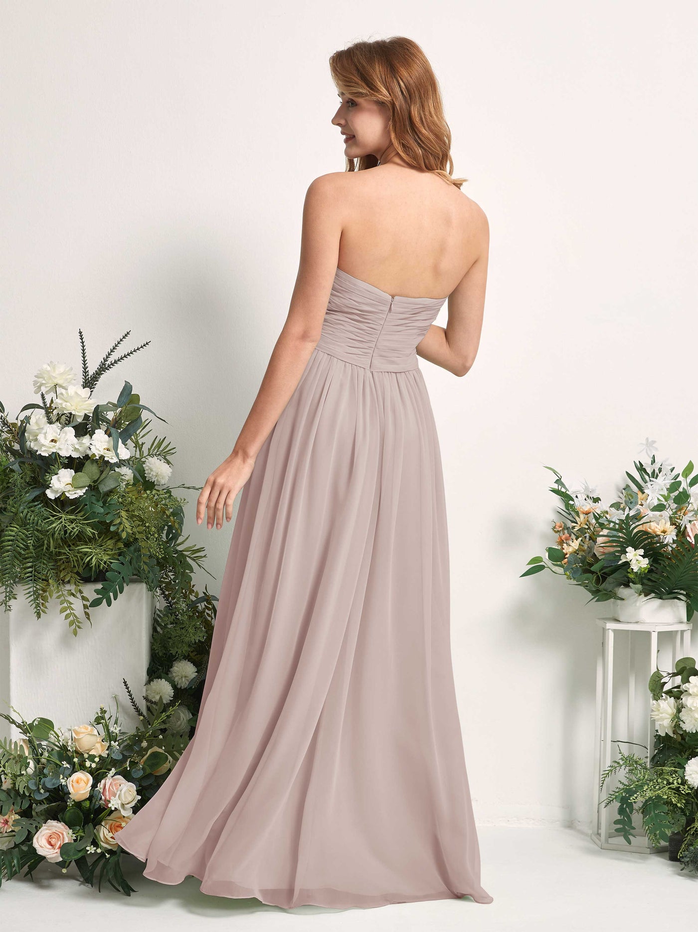 Carlyna Vestido Línea A Cuello de corazón Hasta el suelo Gasa Fruncido Dama de honor Gris Pardo #color_gris-pardo