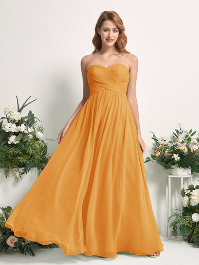Carlyna Vestido Línea A Cuello de corazón Hasta el suelo Gasa Fruncido Dama de honor Mango #color_mango