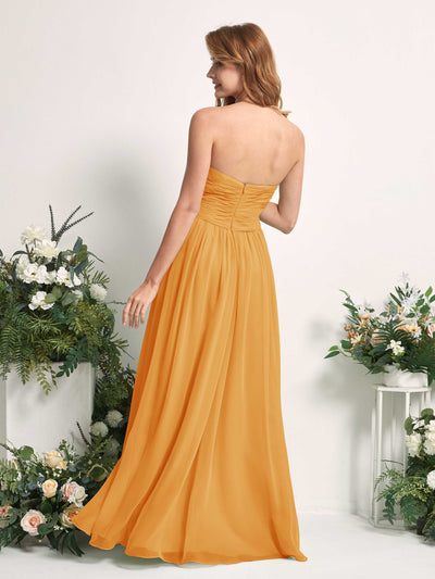 Carlyna Vestido Línea A Cuello de corazón Hasta el suelo Gasa Fruncido Dama de honor Mango #color_mango