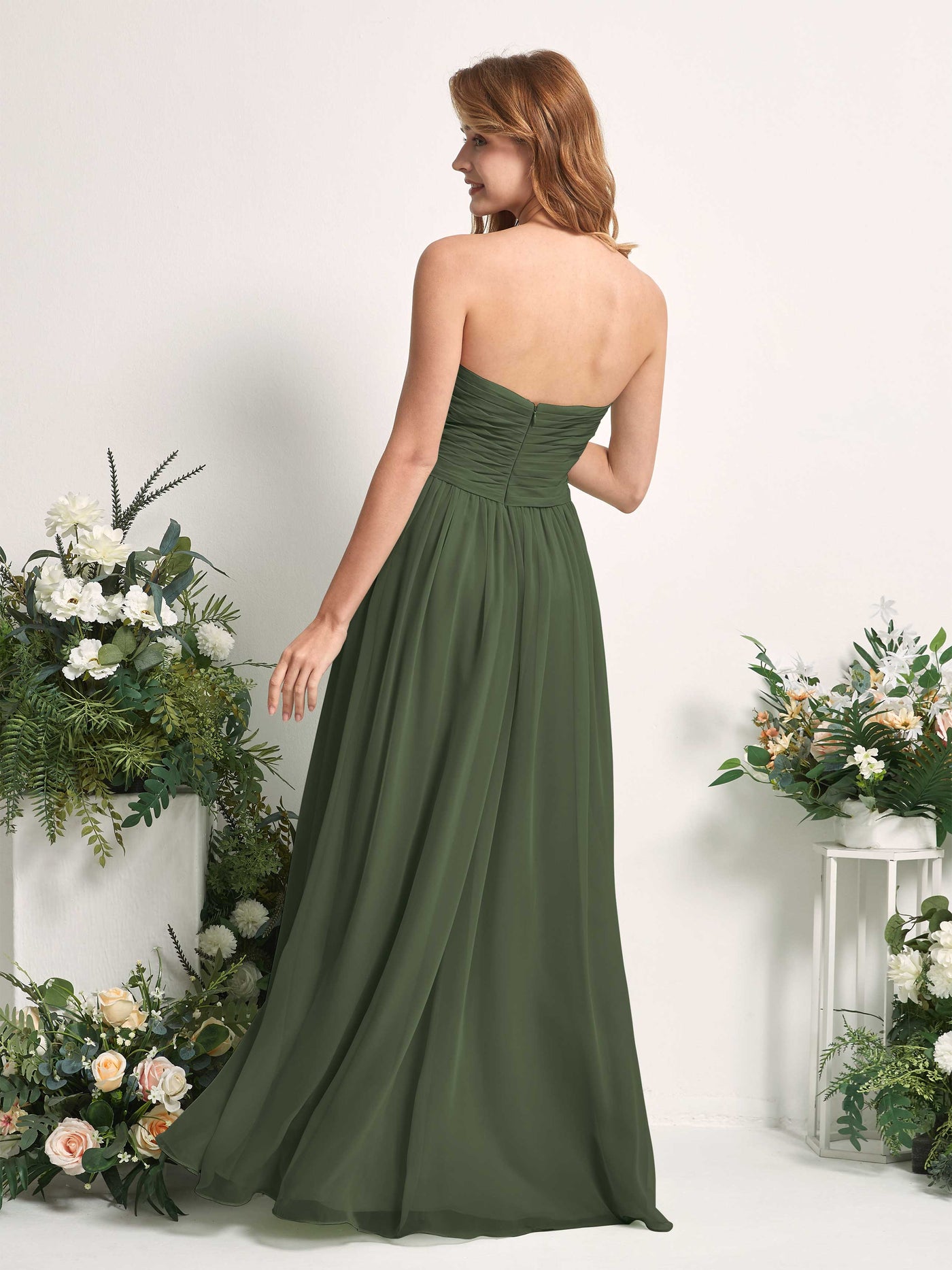 Carlyna Vestido Línea A Cuello de corazón Hasta el suelo Gasa Fruncido Dama de honor Oliva Martini #color_oliva-martini