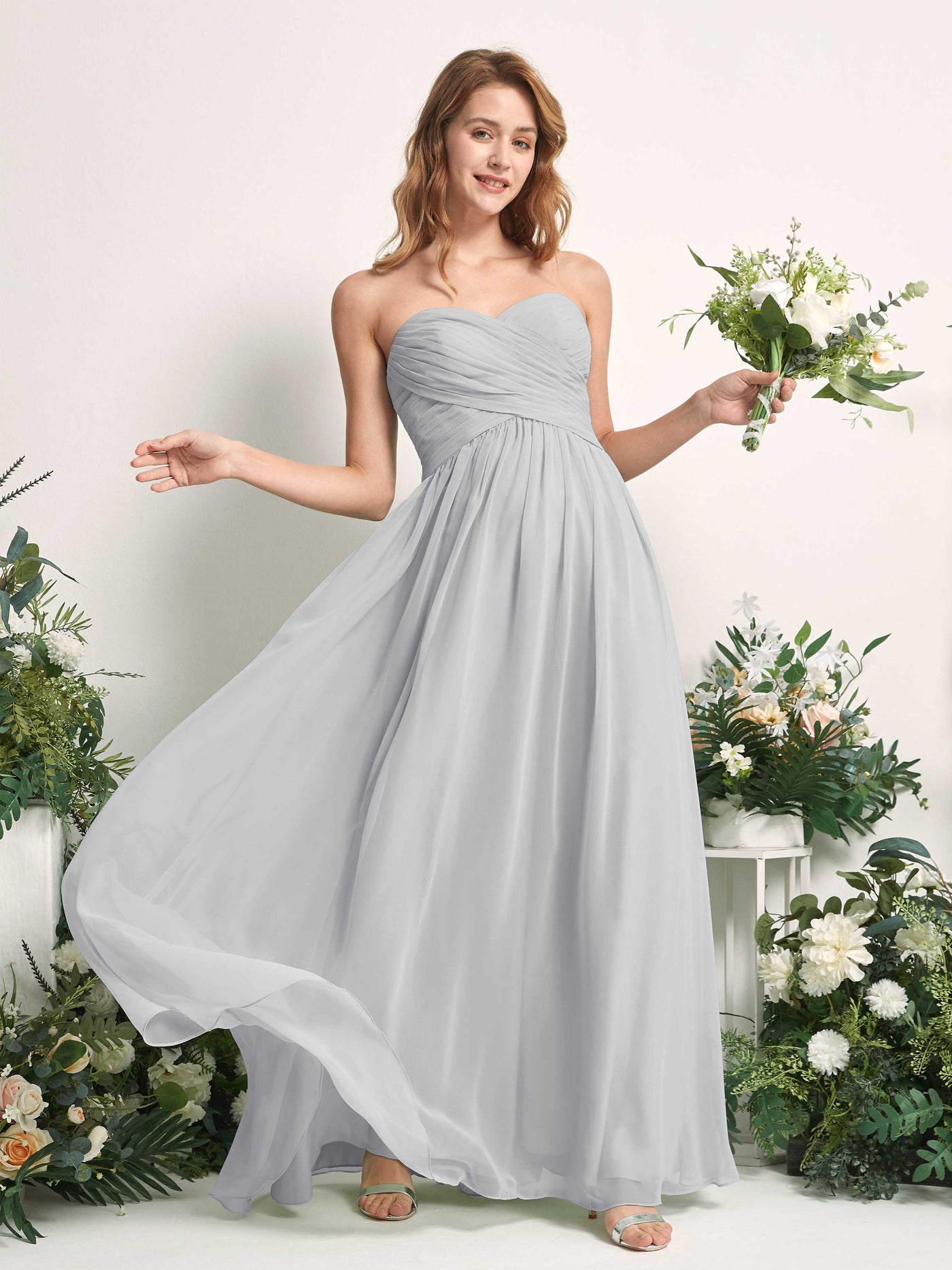 Carlyna Vestido Línea A Cuello de corazón Hasta el suelo Gasa Fruncido Dama de honor Plata #color_plata